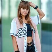 Hola Soy Lidia, estudiante de un grado bilingüe en educación primaria. Tengo 17 años y soy de La Llagosta. 
Necesitas ayuda?